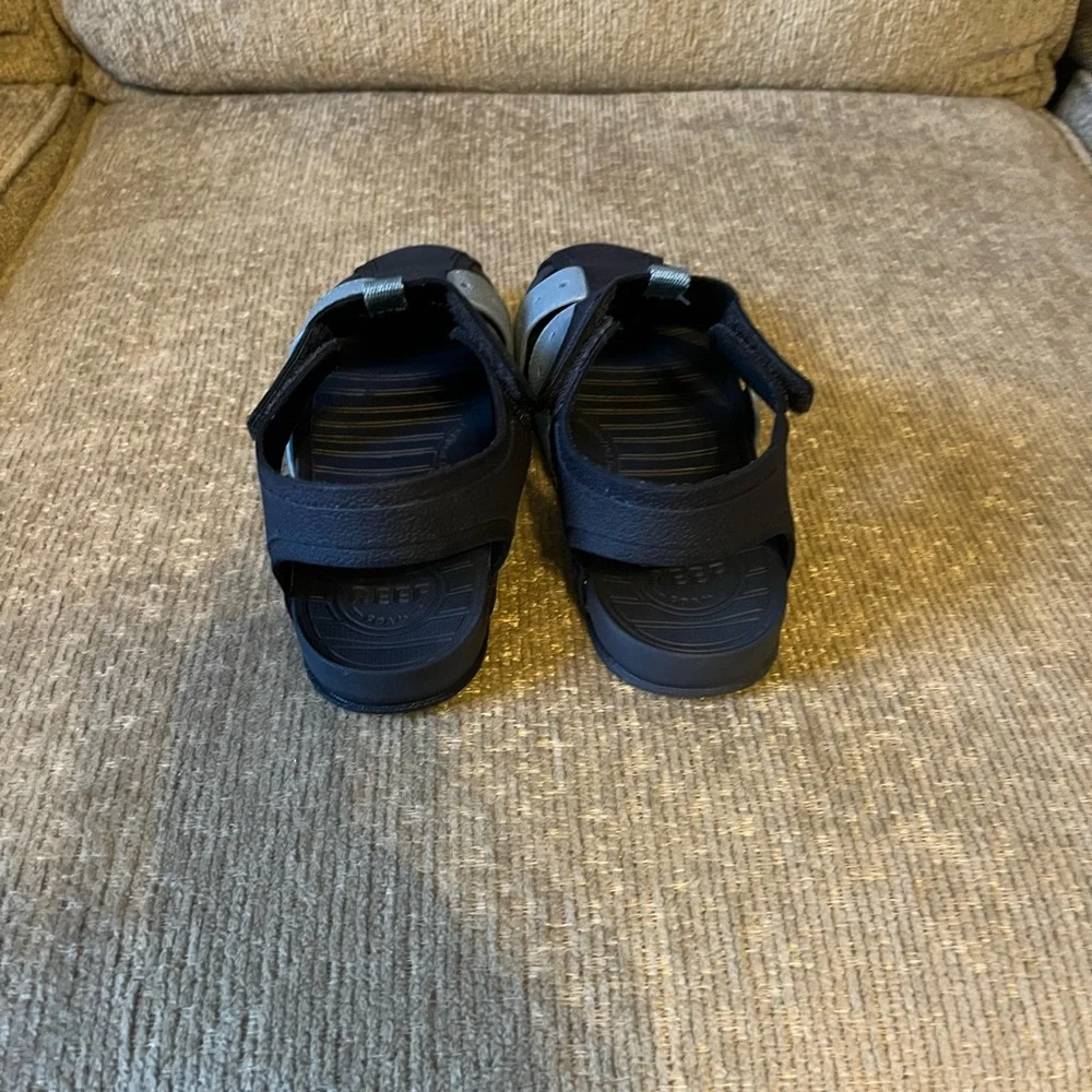 Reef Boys Two Tone Blue Adventure Sandals. Size 3.